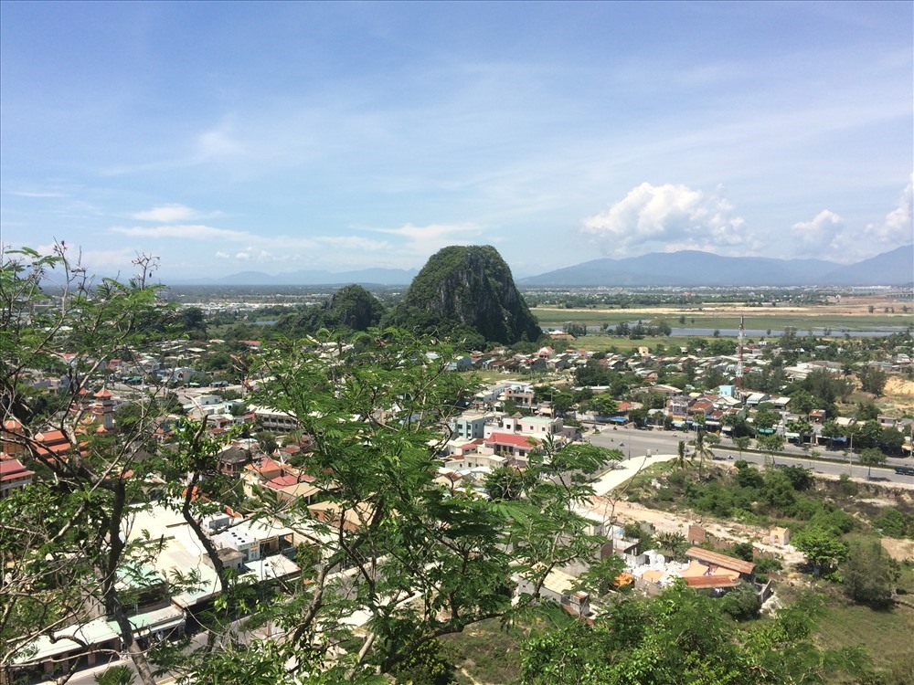 Một trong 6 ngọn núi thuộc khu di tích danh thắng Ngũ Hành Sơn. Ảnh: Hoàng Vinh