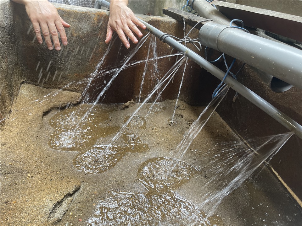 Hệ thống lọc nước giếng khoan tại một hộ dân ở huyện Hoài Đức, Hà Nội. Ảnh: Khánh An