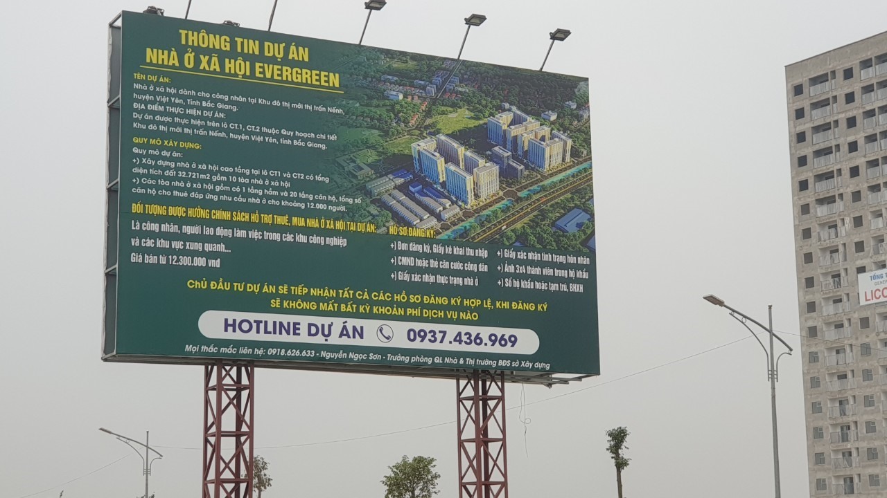 Tấm bảng nêu rõ các thông tin về dự án đặt tại dự án nhà ở xã hội Evergreen Bắc Giang. Ảnh: Trần Tuấn