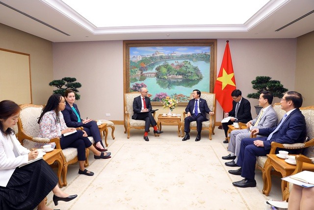 Phó Thủ tướng Trần Hồng Hà mong muốn Canada tiếp tục chia sẻ các bài học kinh nghiệm, hỗ trợ Việt Nam trong phát triển xanh, bền vững, thực hiện net zero. Ảnh: VGP