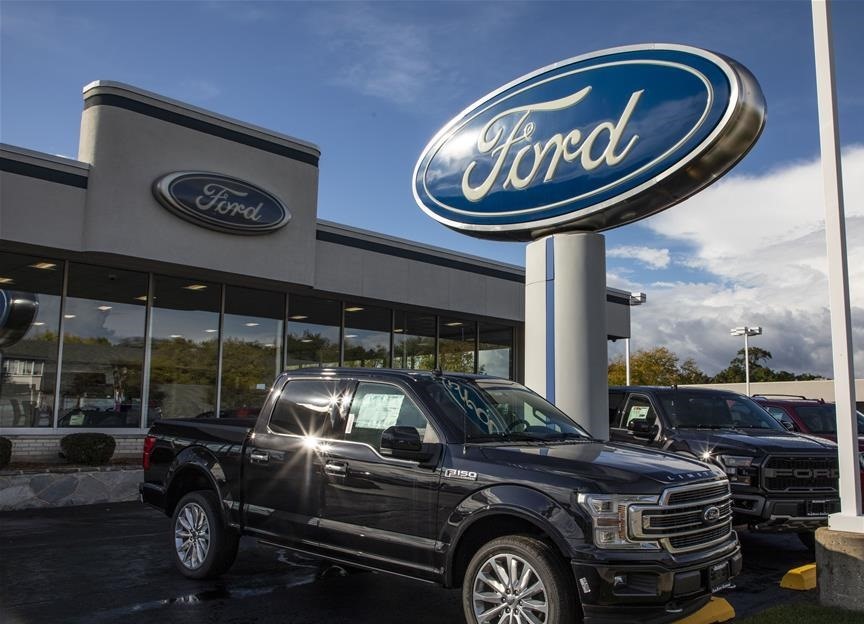 Giám đốc điều hành Ford Jim Farley lưu ý về tầm quan trọng của công nghệ phát thanh AM trong các dòng xe của hãng. Ảnh: Xinhua