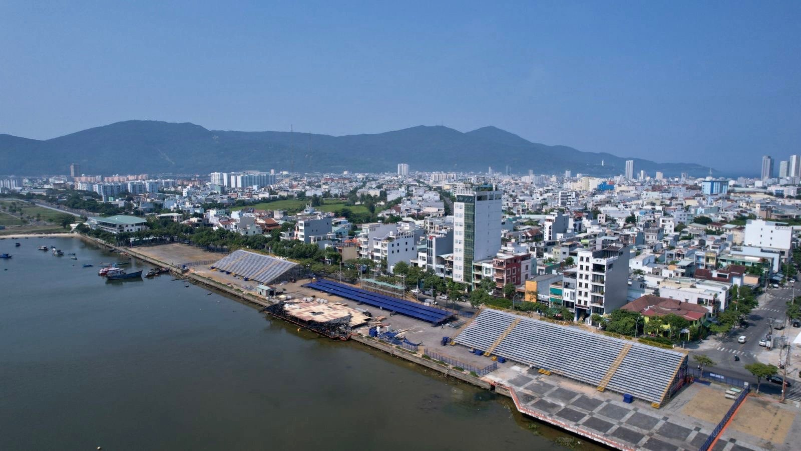 Công tác triển khai cho sự kiện này đang được khẩn trương chuẩn bị từ sân khấu, khán đài, bãi bắn…
