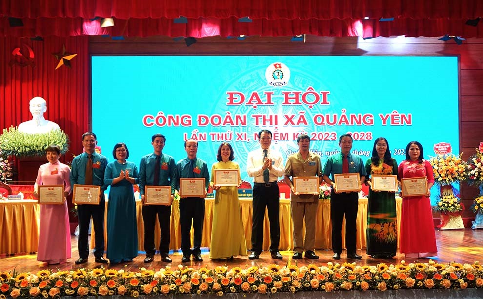 Các cá nhân được trao tặng Kỷ niệm chương Vì sự nghiệp Xây dựng tổ chức Công đoàn của Tổng LĐLĐ Việt Nam.