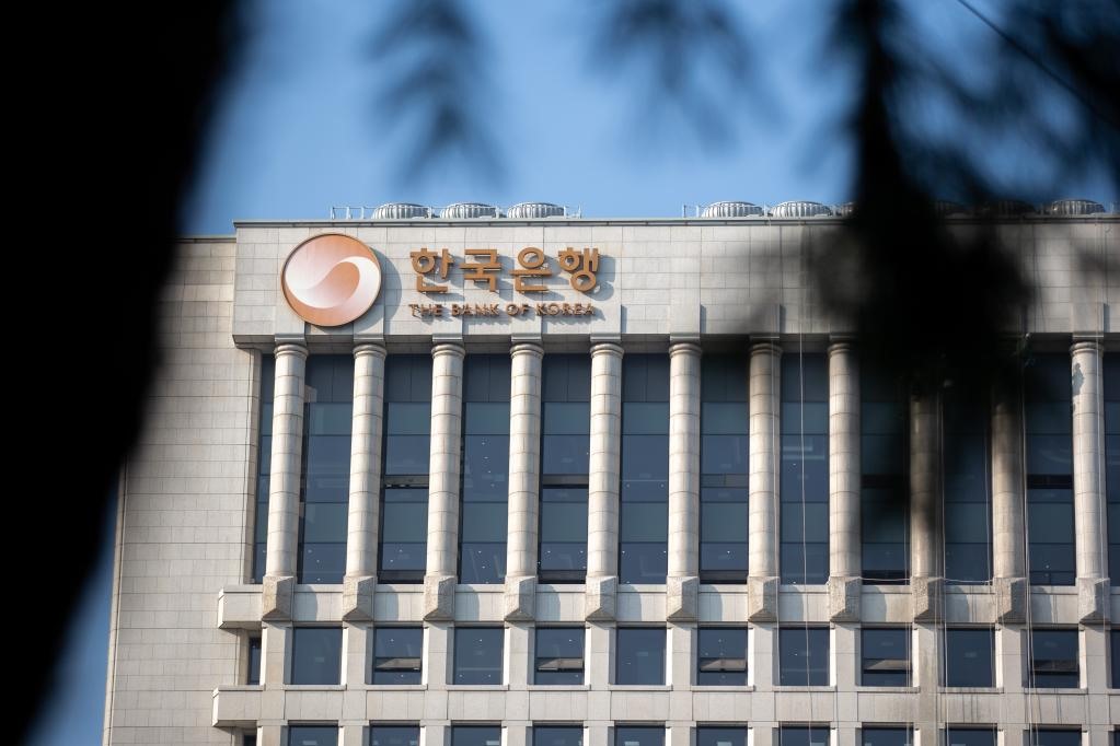 Ngân hàng Trung ương Hàn Quốc (BOK) đã giữ nguyên lãi suất và hạ dự báo tăng trưởng trong năm 2023. Ảnh: Xinhua