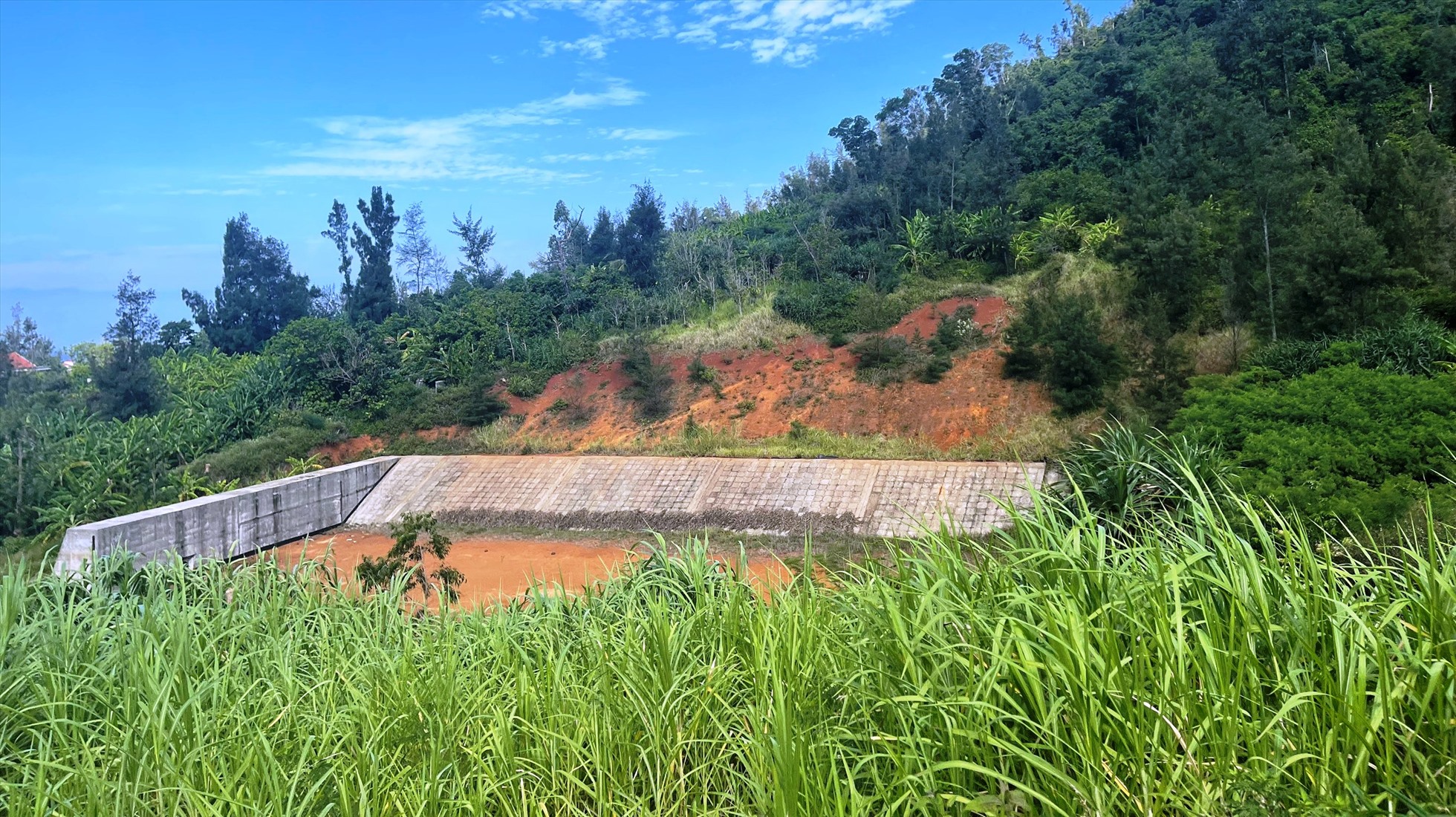 Dự án hệ thống trữ nước sinh hoạt kết hợp tưới tiết kiệm cho nông nghiệp đảo Lý Sơn. Ảnh: Ngọc Viên