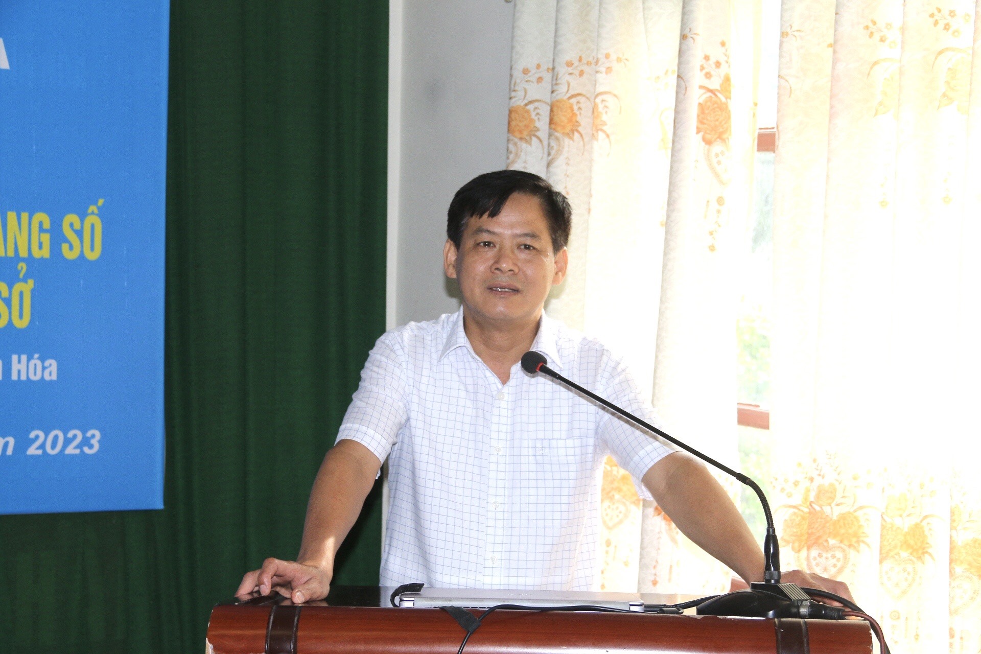 Ông Mai Bá Nam - Phó Chủ tịch LĐLĐ tỉnh Thanh Hóa phát biểu tại hội nghị. Ảnh: Minh Hoàng