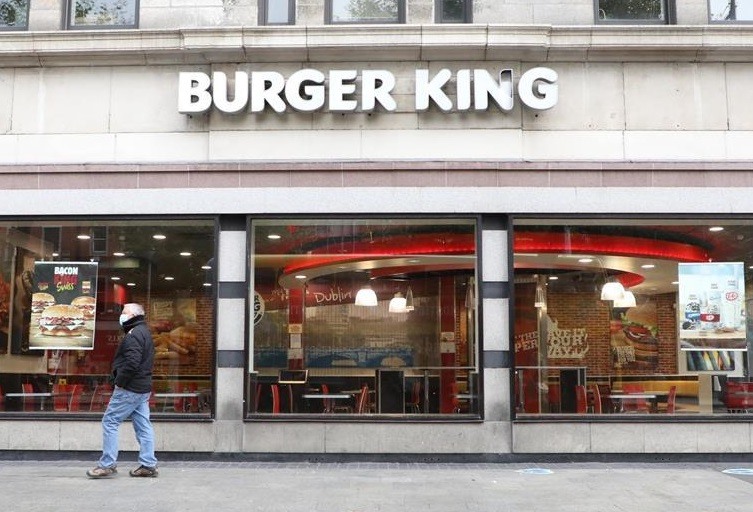 Một công ty nhượng quyền Burger King ở Florida (Mỹ) bị buộc phải bồi thường gần 8 triệu USD cho một khách hàng. Ảnh: Xinhua