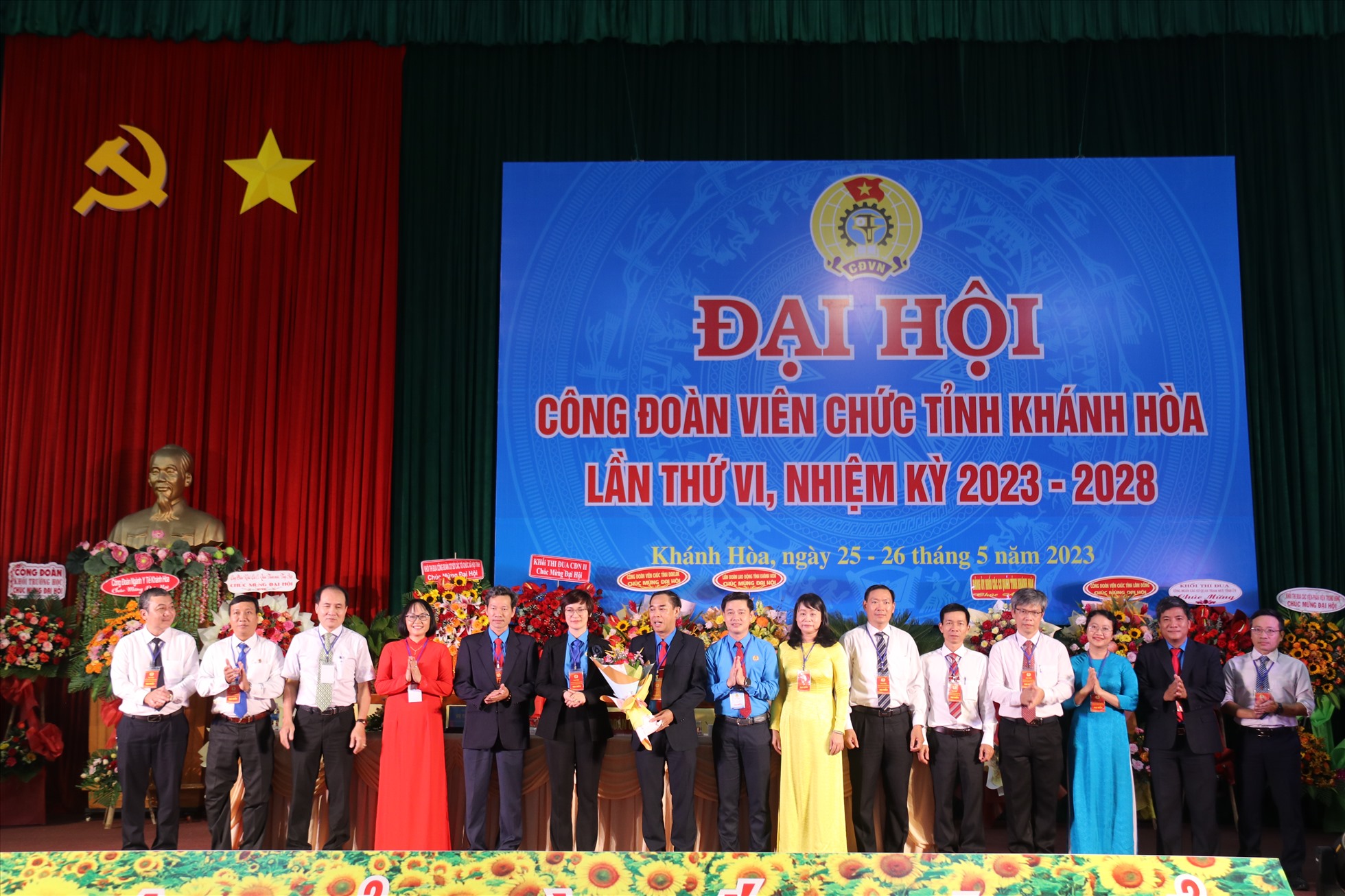 Đại hội đã bầu 15 người vào Ban chấp hành Công đoàn Viên chức tỉnh Khánh Hòa nhiệm kì 2023-2028. Ảnh: Phương Linh