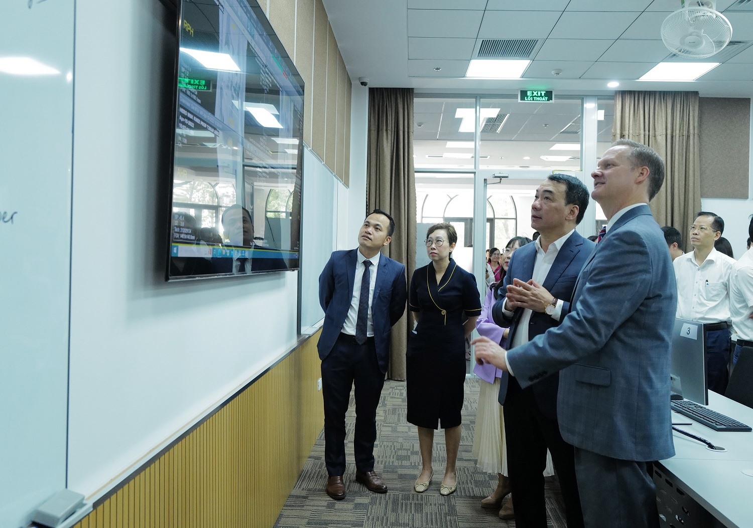 Theo Tiến sỹ Nguyễn Ngô Quang (thứ 2 bên phải) - Phó Cục trưởng Cục Khoa học Công nghệ và Đào tạo, Bộ Y tế, đây là trung tâm đầu tiên tại Việt Nam và trong khu vực triển khai mô hình đào tạo chẩn đoán hình ảnh chất lượng quốc tế.