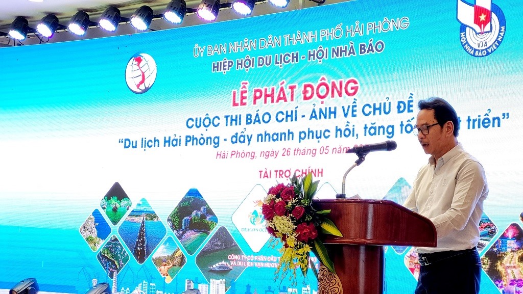 PCT thường trực Hội Nhà báo Hải Phòng Nguyễn Anh Tú trình bày về thể lệ cuộc thi.