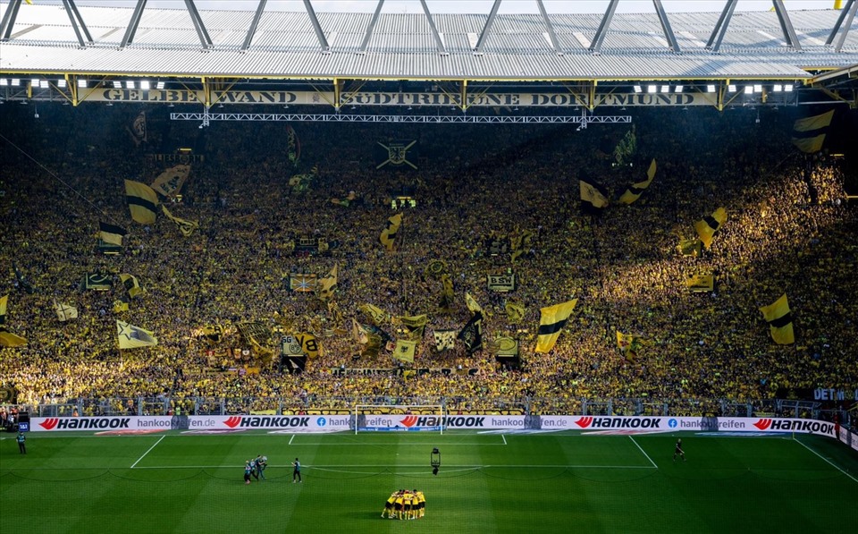 Cổ động viên Dortmund đang sẵn sàng mở tiệc tại Signal Iduna Park.  Ảnh: CLB Dortmund