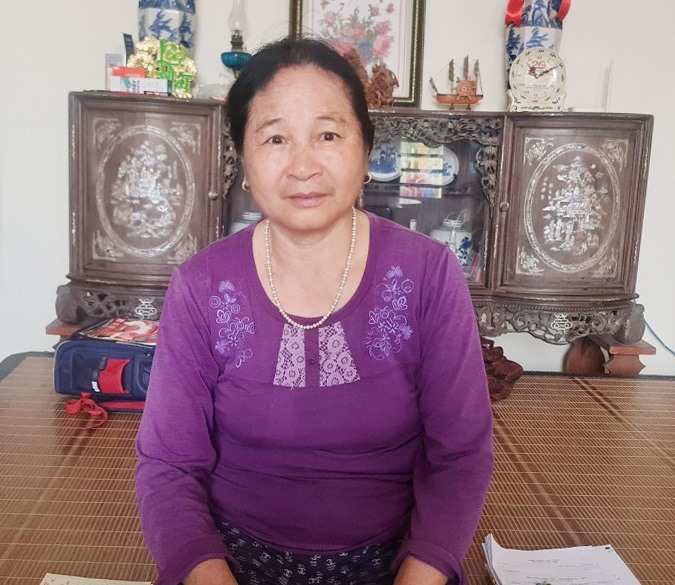 Bà Trần Thị Mười quyết tâm tham gia bảo hiểm xã hội thật lâu đến khi đủ tuổi hưởng lưu hưu để không phụ thuộc con cái khi về già. Ảnh: Mạnh Cường.