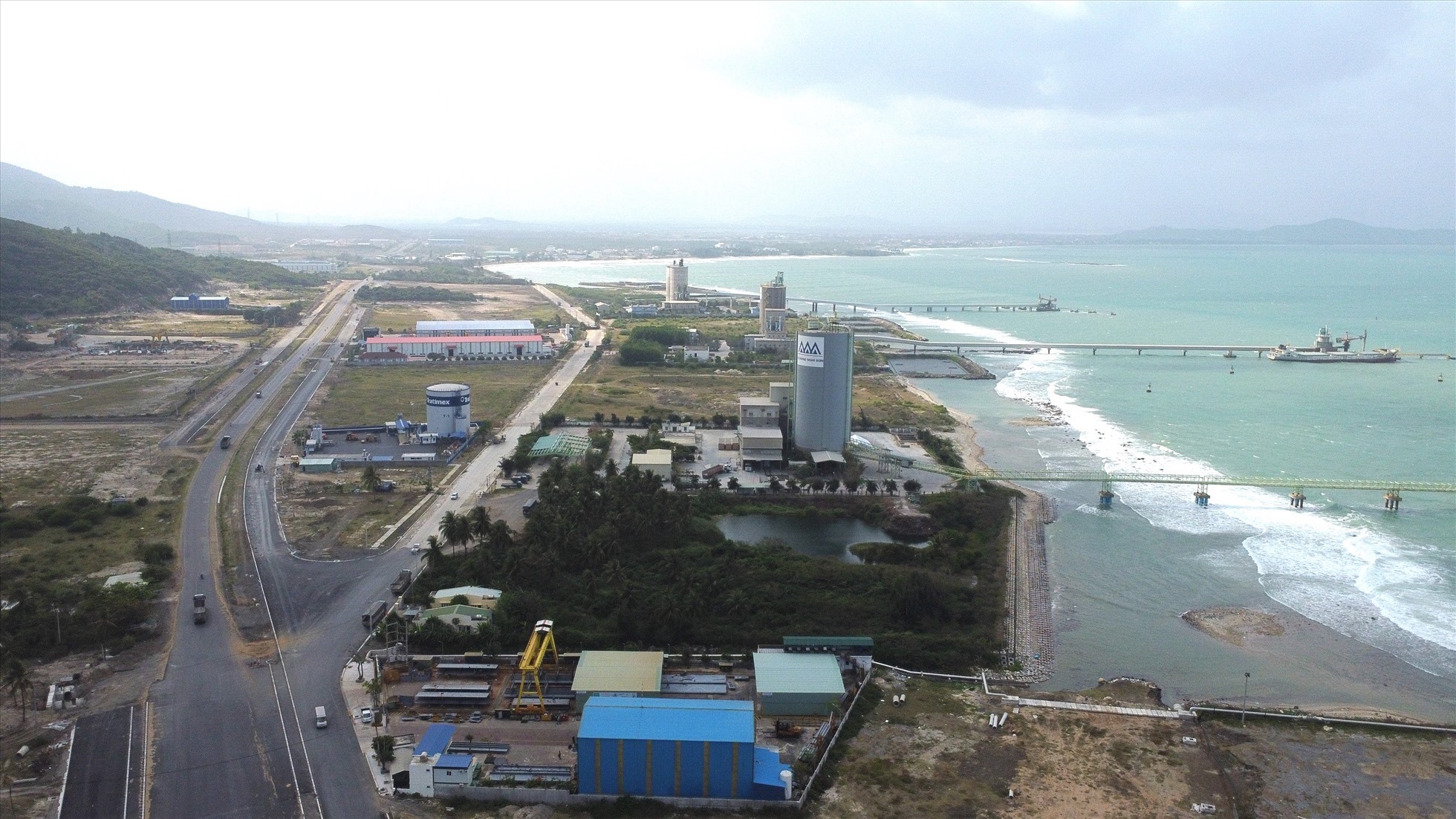 Khánh Hòa đang triển khai đầu tư xây dựng cảng hàng không tại Khu Kinh tế Vân Phong. Ảnh: Hữu Long