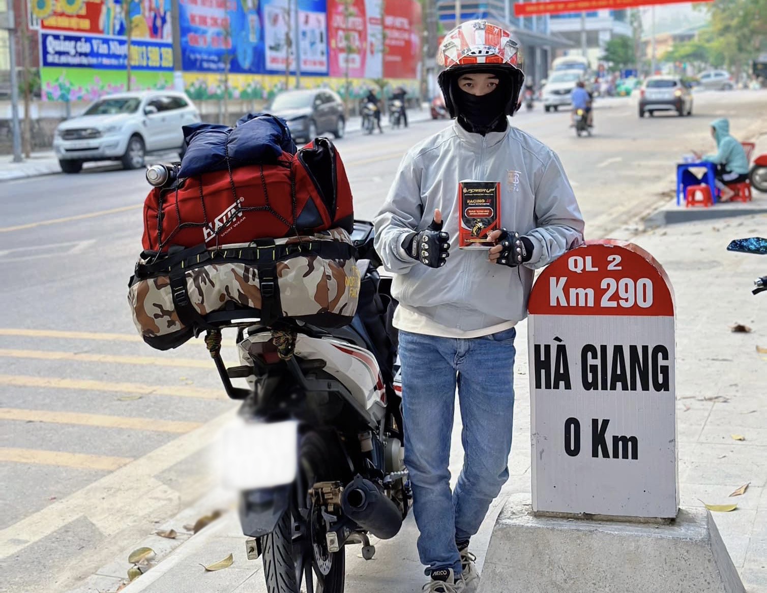 Vị trí này là điểm chụp ảnh check-in quen thuộc của du khách khi đến Hà Giang.