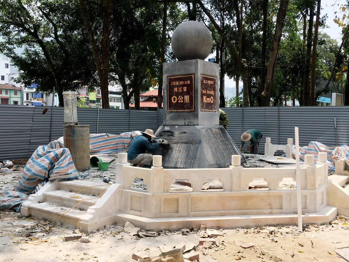 Vị trí Cột mốc sô 0 to đẹp, không gian rộng trong công viên trung tâm TP. Hà Giang  được tu sửa.
