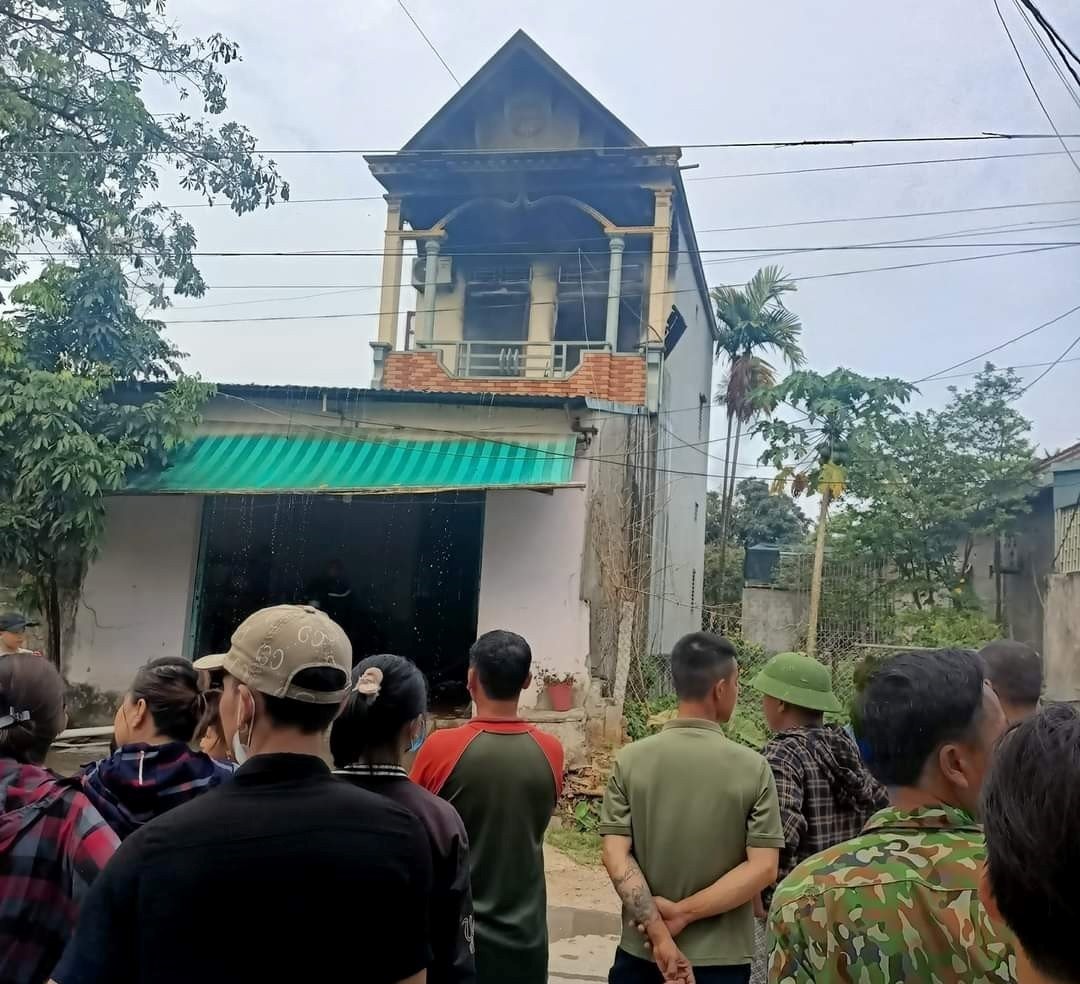 Căn nhà bốc cháy khiến đôi nam nữ tử vong. Ảnh: Người dân cung cấp