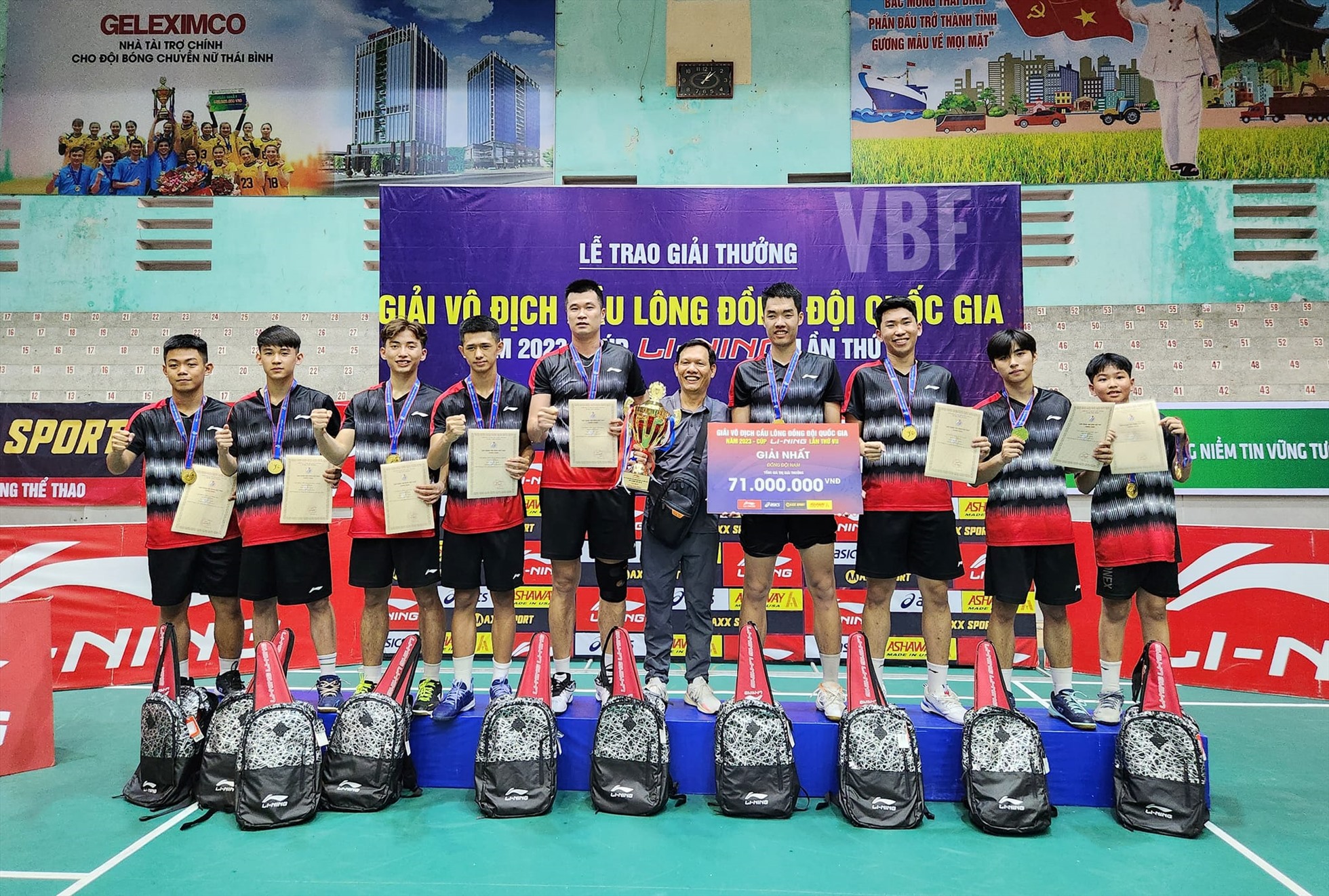 Đội nam Quân đội vô địch giải cầu lông đồng đội toàn quốc 2023 sau 20 năm. Ảnh: VBF