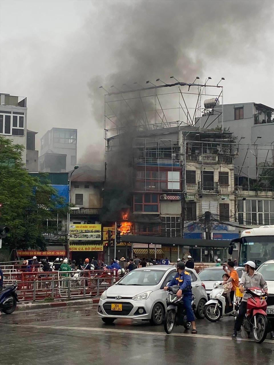 Một vụ cháy nhà dân tại phố Xã Đàn (Hà Nội). Ảnh: Công an cung cấp