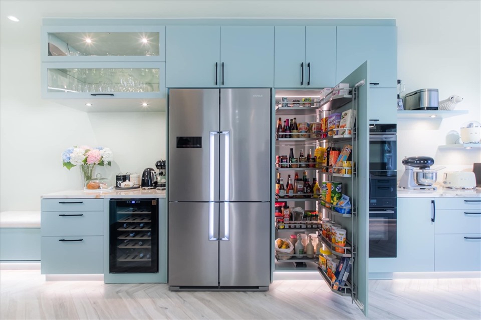 Phân khu bếp là giải pháp tối ưu vừa tận dụng tối đa không gian cho công năng lưu trữ, vừa đem lại thẩm mĩ cho ngôi nhà. Ảnh: Khánh Linh