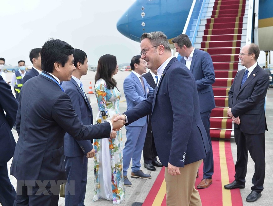 Quan hệ hợp tác, hữu nghị Việt Nam - Luxembourg thời gian qua có những bước phát triển tốt đẹp. Trong ảnh: Lễ đón Thủ tướng tại sân bay quốc tế Nội Bài. Ảnh: TTXVN