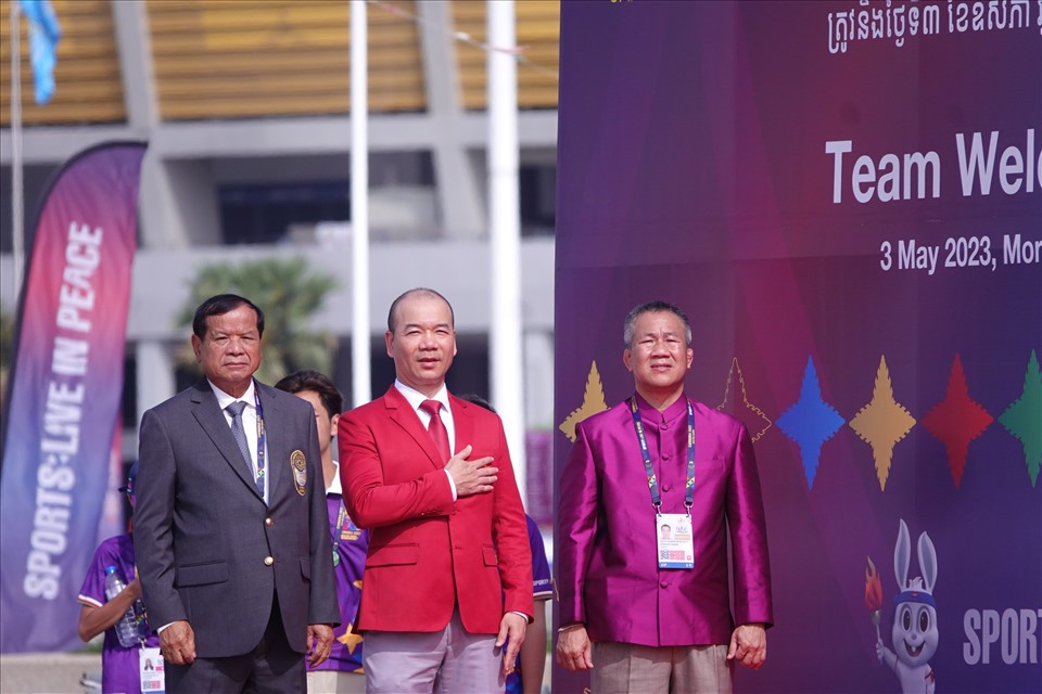 Ông Hoàng Quốc Vinh (giữa) đánh giá cao công tác tổ chức SEA Games 32 của nước chủ nhà Campuchia. Ảnh: Nguyễn Đăng