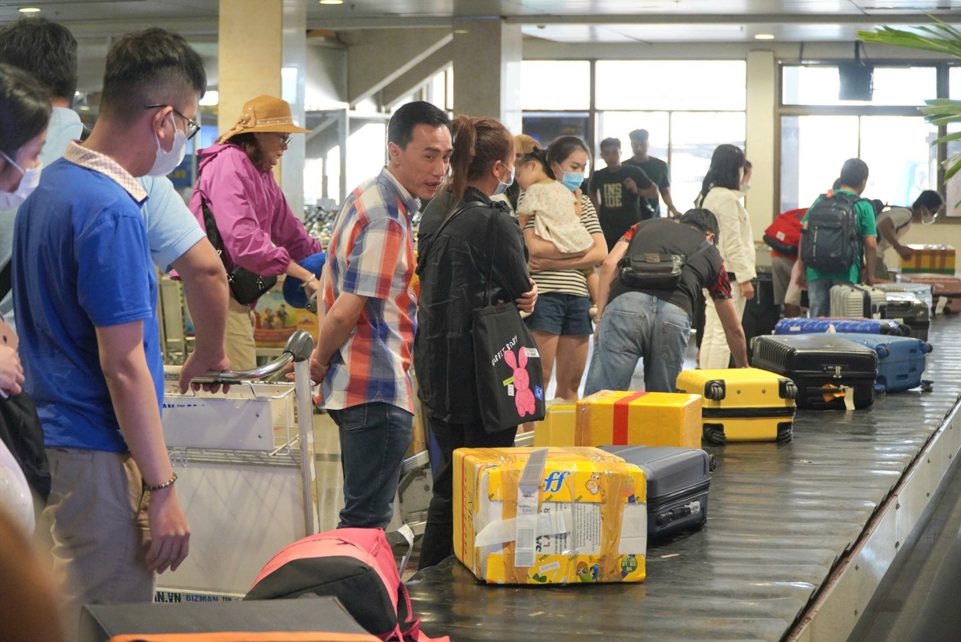 Trong ngày 3.5 - ngày cuối cùng của kỳ nghỉ lễ, sân bay Tân Sơn Nhất đón 129.450 lượt khách với 759 chuyến bay đi và đến. Trong đó, 41.926 khách quốc tế và 87.524 khách nội địa. Đây là ngày mà số chuyến bay cũng sản lượng khách qua sân bay Tân Sơn Nhất cao nhất trong 6 ngày cao điểm nghỉ lễ từ 28.4-3.5 theo thống kê và dự báo từ Cảng Hàng không quốc tế Tân Sơn Nhất.