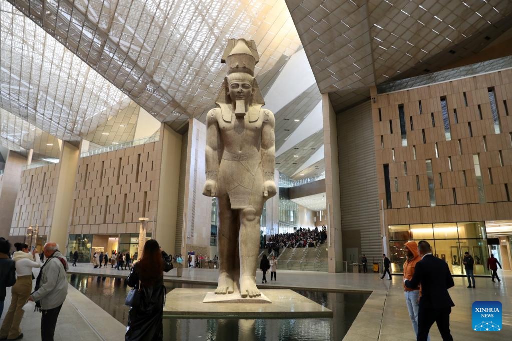 Du khách tham quan Bảo tàng Đại Ai Cập ngày 11.2.2023. Ảnh: Xinhua