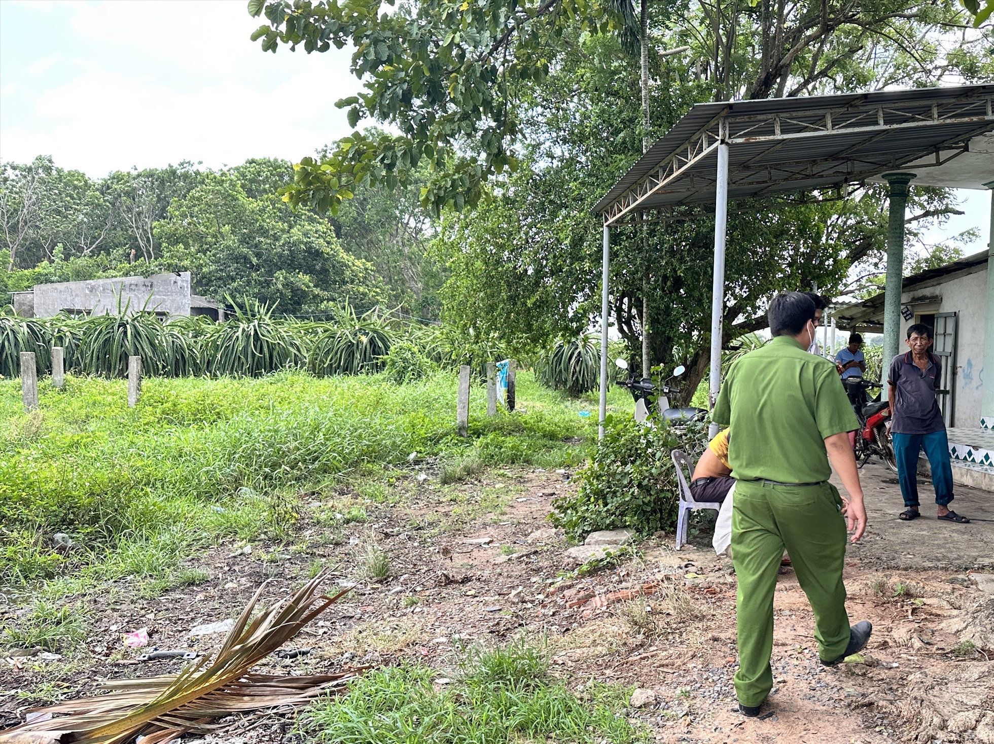 Công an đến hiện trường. Ảnh: Duy Tuấn