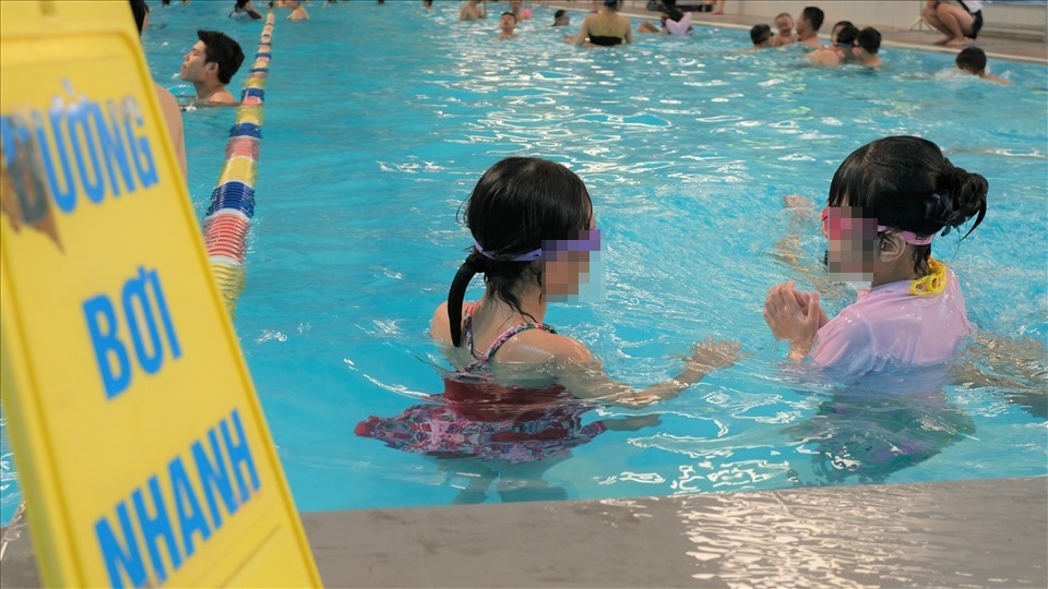 Biết bơi là cách tối ưu nhất để chống tai nạn đuối nước. Ảnh: Phong Linh