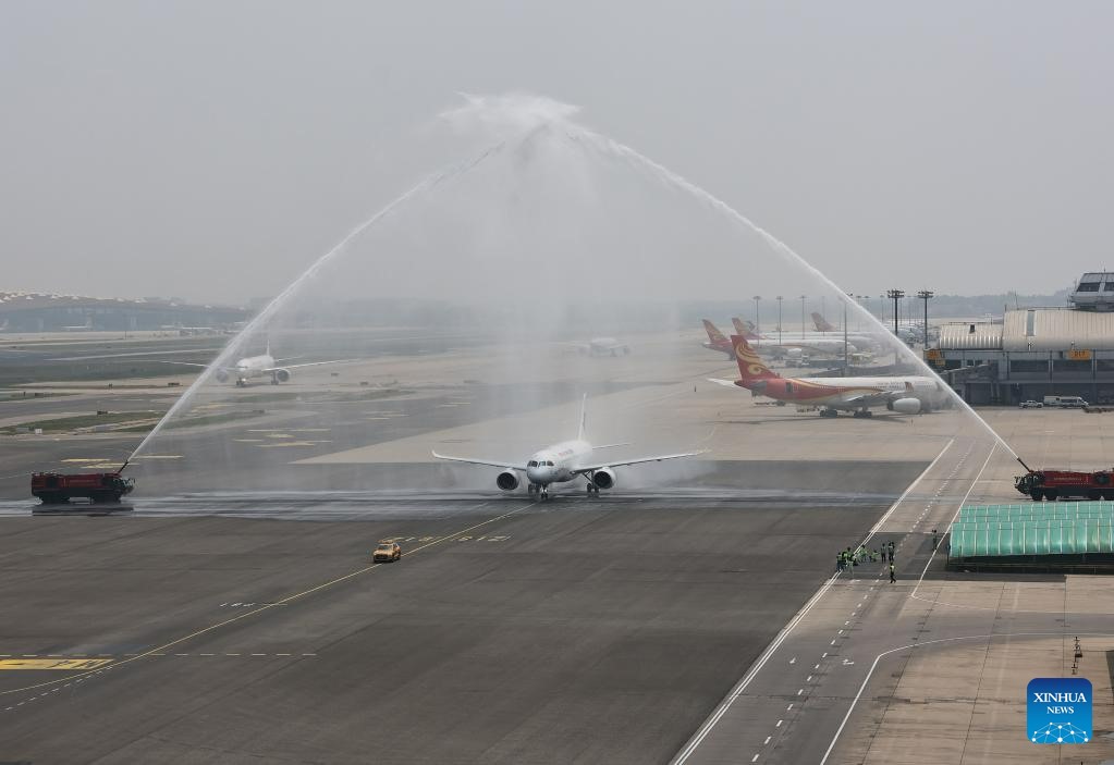 C919 hoàn thành chuyến bay thương mại đầu tiên ngày 28.5.2023. Ảnh: Xinhua