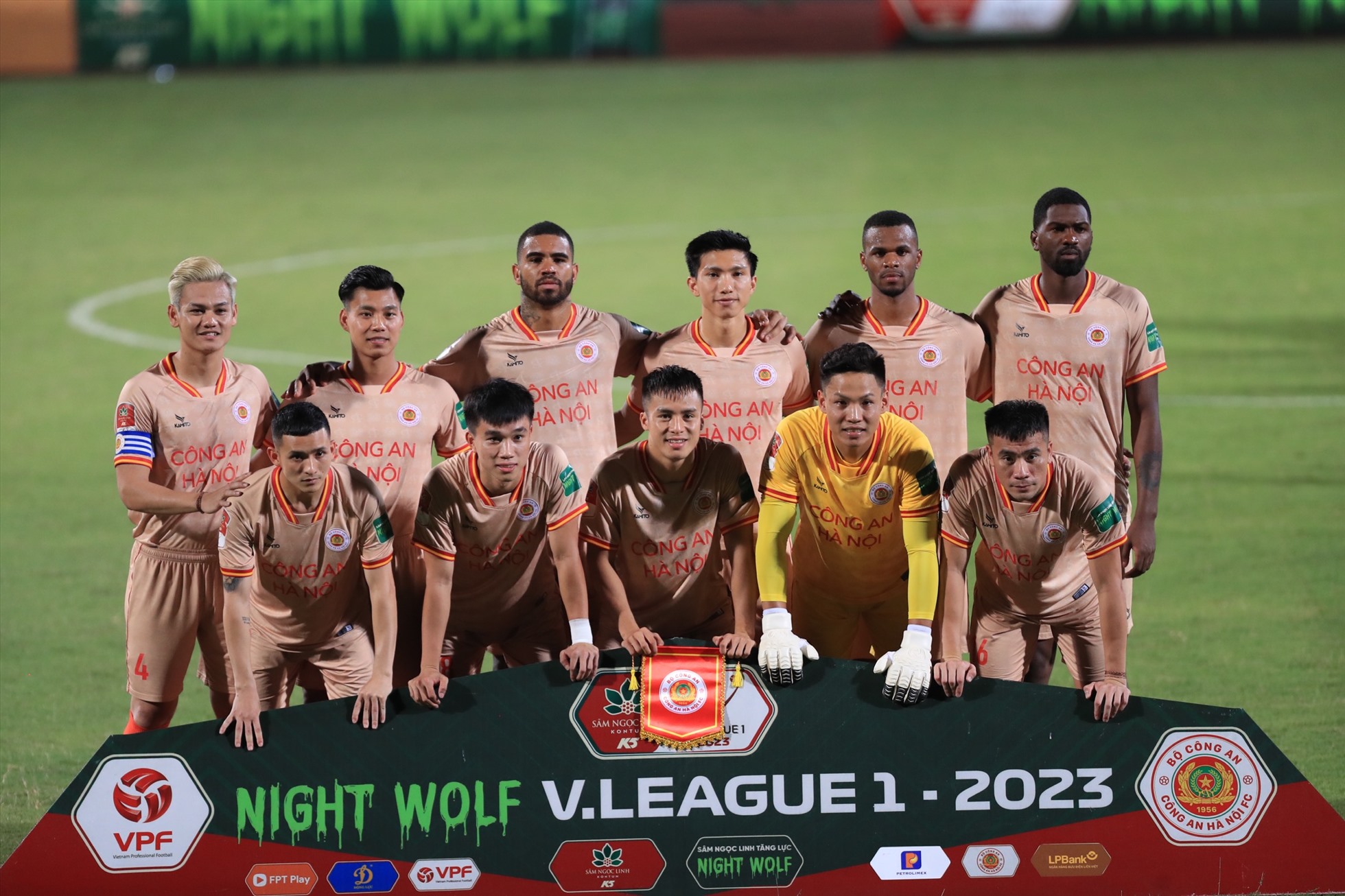 Câu lạc bộ Công an Hà Nội tiếp đón Khánh Hoà trên sân nhà Hàng Đẫy tại vòng 10 Night Wolf V.League 2023.