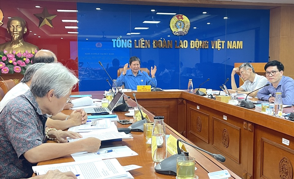 Phó Chủ tịch Thường trực Tổng LĐLĐVN Trần Thanh Hải phát biểu chỉ đạo tại Hội thảo. Ảnh: Hà Anh