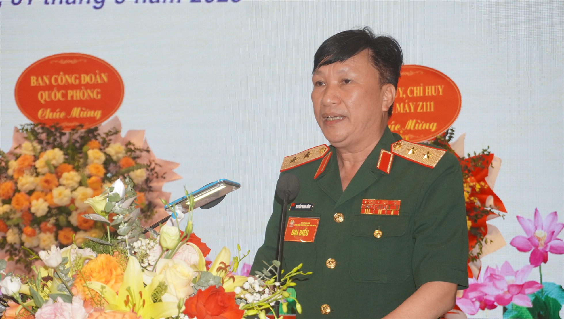 Trung tướng Nguyễn Mạnh Hùng - Bí thư Đảng ủy, Chính ủy Tổng cục Công nghiệp quốc phòng phát biểu tại đại hội. Ảnh: Quách Du