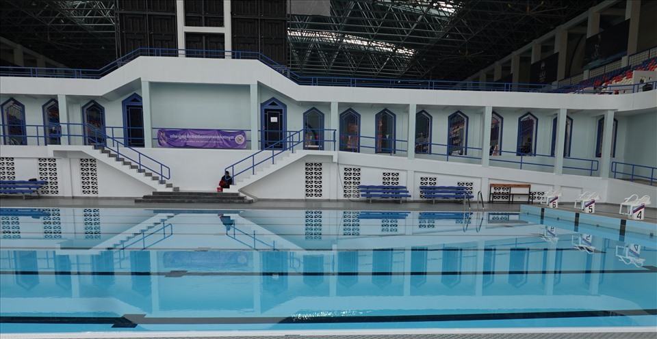Trung tâm thể thao dưới nước tại Morodok Techo bắt đầu được sử dụng từ đầu năm 2018. Chính phủ Campuchia thậm chí còn cho phép mọi người dân đến đây bơi miễn phí từ 9h00 đến 17h00 hàng ngày. Với sức chứa hơn 3.000 chỗ ngồi, hồ bơi đạt tiêu chuẩn quốc tế, Trung thâm thể thao dưới nước này đã tổ chức nhiều sự kiện lớn, trước khi đăng cai SEA Games 32.