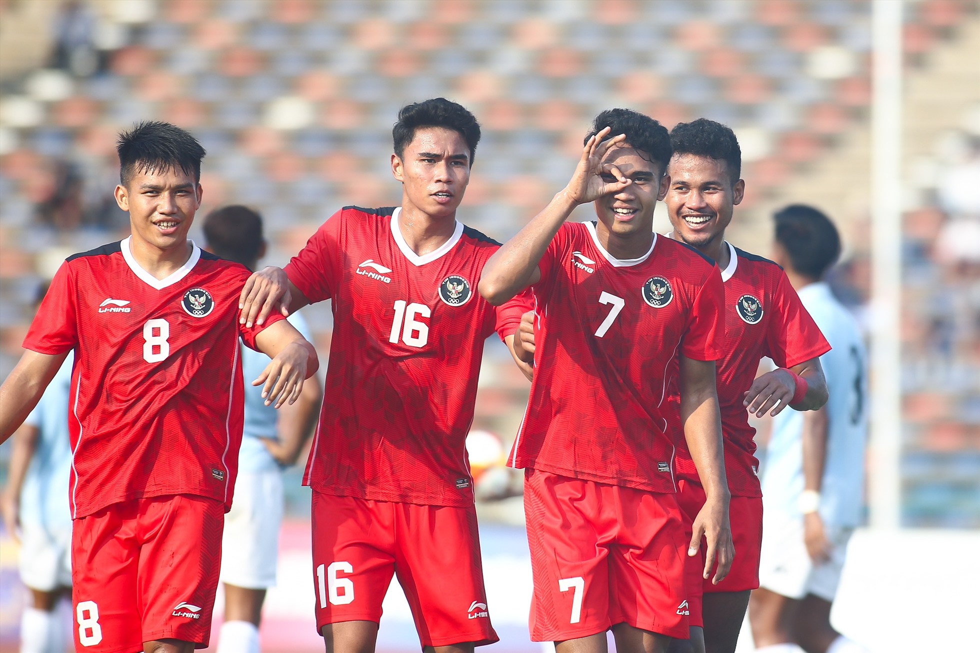 Các cầu thủ U22 Indonesia ăn mừng bàn thắng. Ảnh: Thanh Vũ