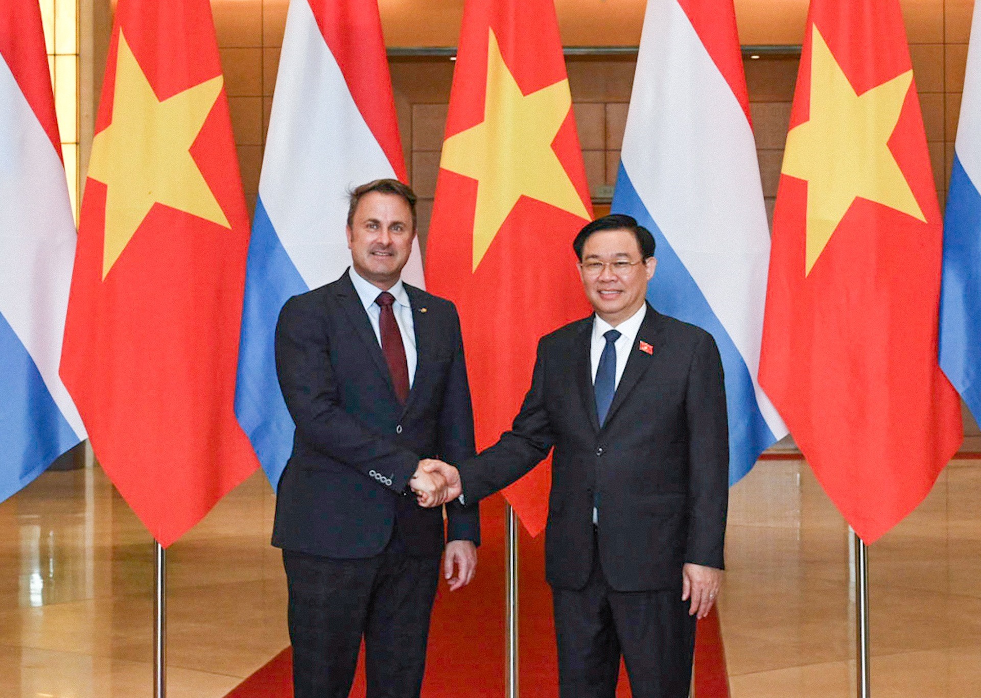 Chủ tịch Quốc hội Vương Đình Huệ hoan nghênh Thủ tướng Đại Công quốc Luxembourg Xavier Bettel thăm chính thức Việt Nam. Ảnh: Hải Nguyễn