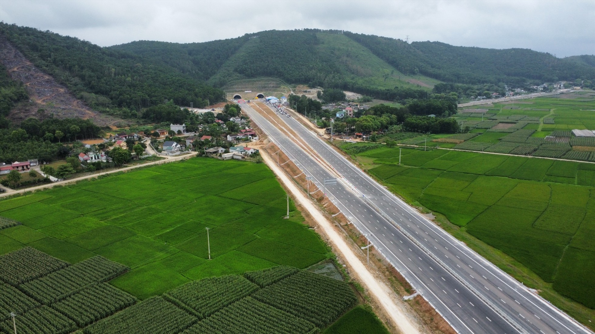 Dự án thành phần cao tốc Bắc Nam, Mai Sơn - Quốc lộ 45 từng trải qua nhiều khó khăn. ảnh Thành Vũ