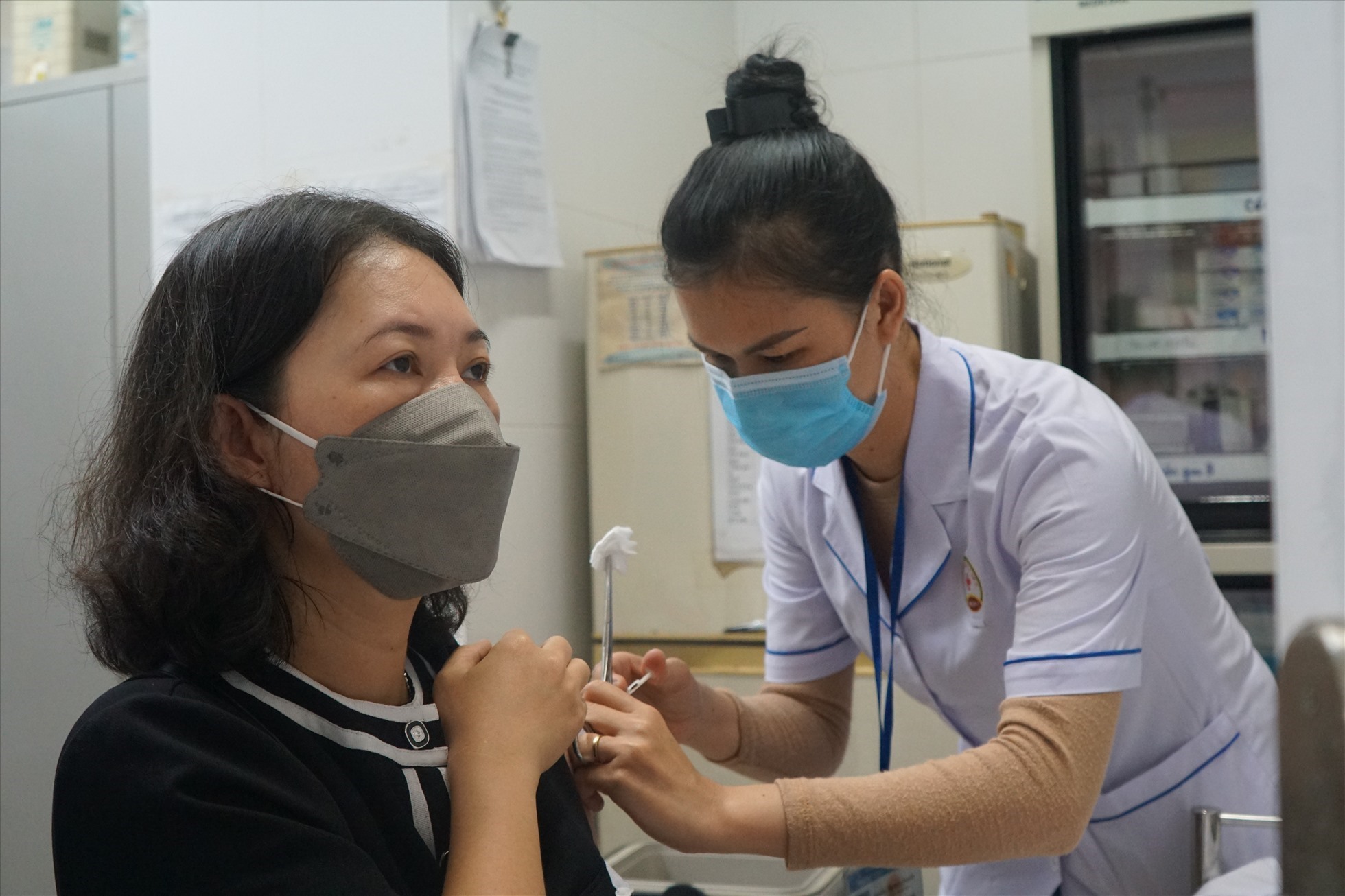 Tiêm vaccine phòng chống COVID-19 cho người dân TP Hồ Chí Minh. Ảnh: Thanh Chân