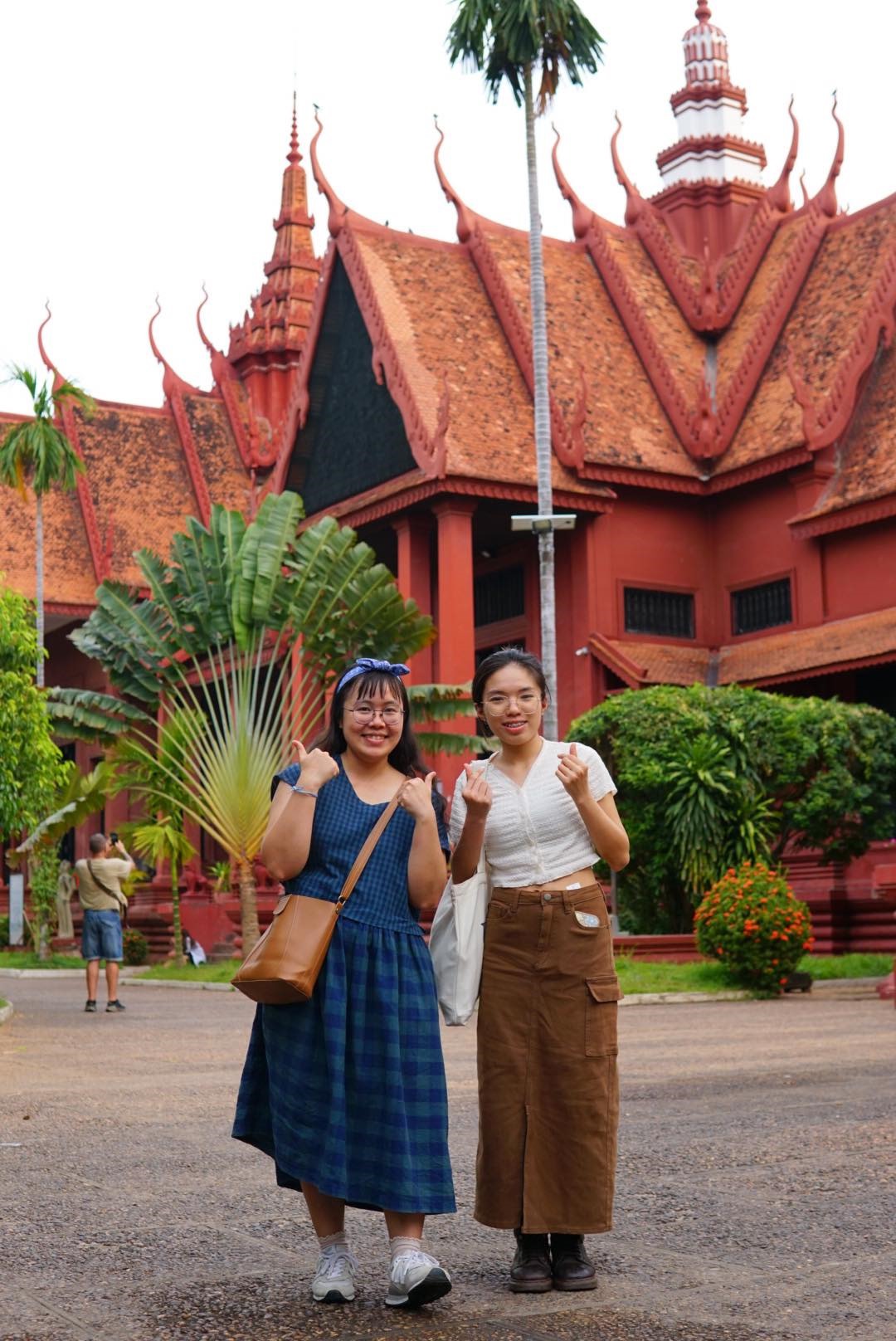 Anh Thy (trái) đã có chuyến du lịch Campuchia 2 ngày trong dịp lễ 30.4 vừa qua. Ảnh: Nhân vật cung cấp