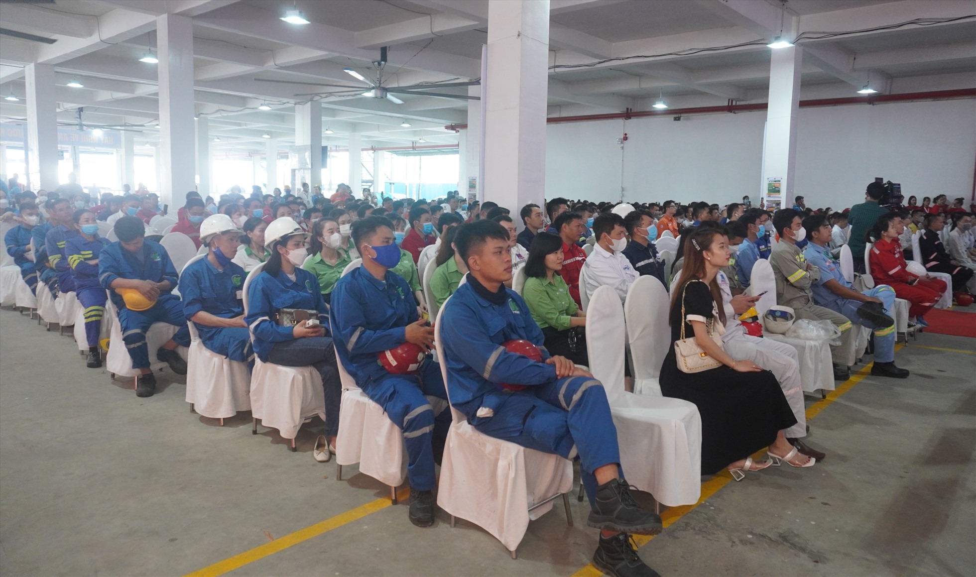 Hàng trăm công nhân tham dự lễ phát động “Tháng công nhân” năm 2023. Ảnh: Quách Du