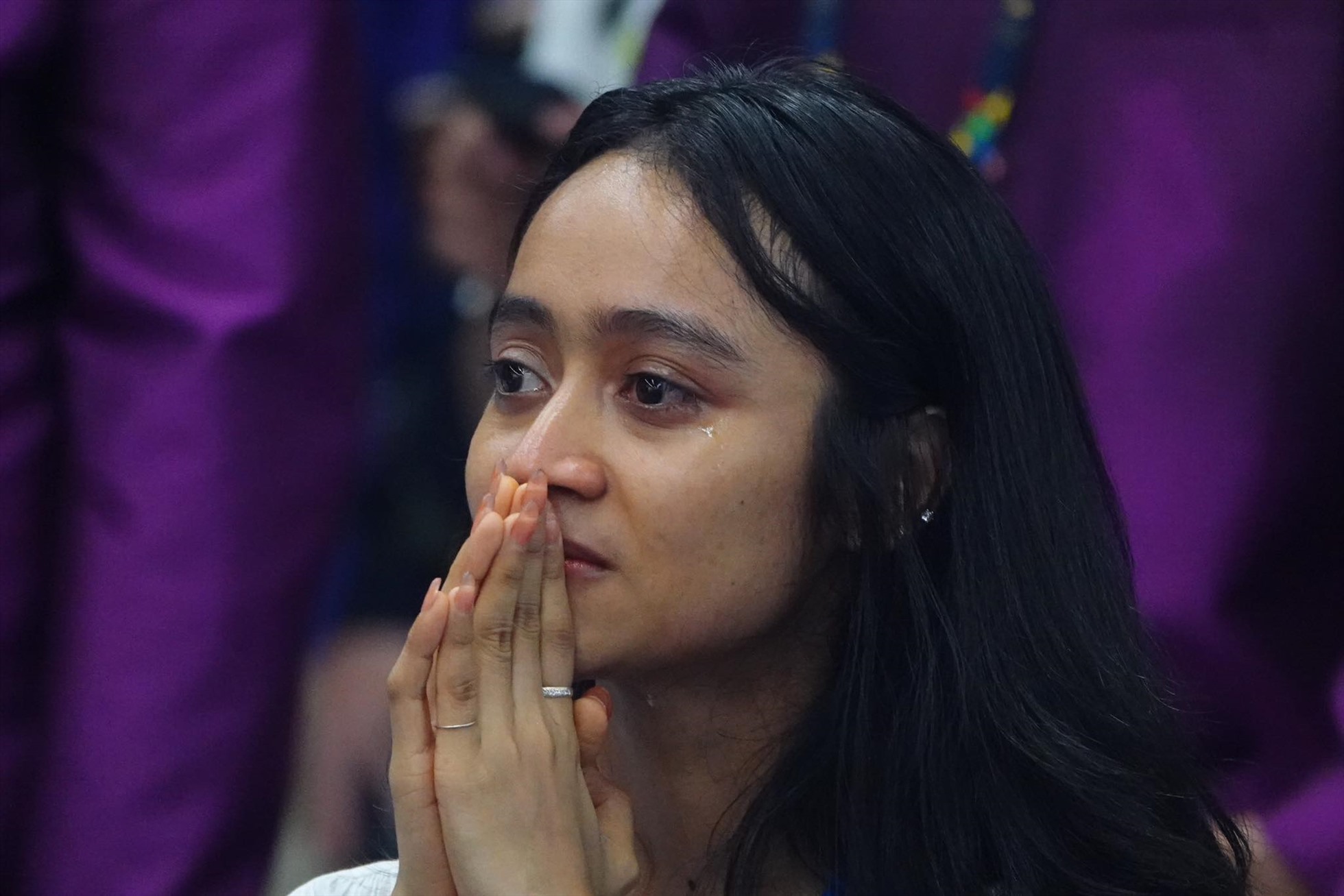 Người dân Campuchia bật khóc khi chứng kiến lễ khai mạc SEA Games 32 hoành tráng của nước nhà. Ảnh: Nguyễn Đăng