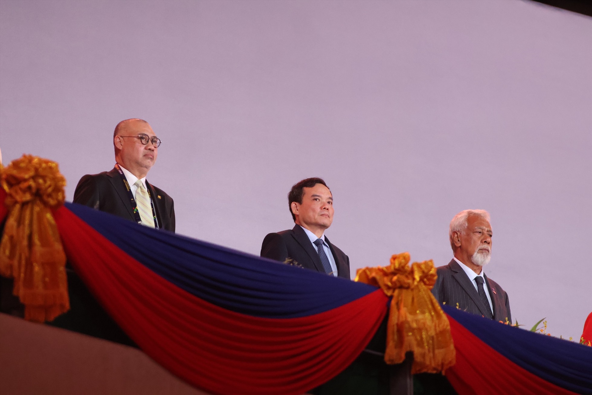 Phó Thủ tướng Trần Lưu Quang (giữa) tại lễ khai mạc SEA Games 32. Ảnh: Bùi Lượng