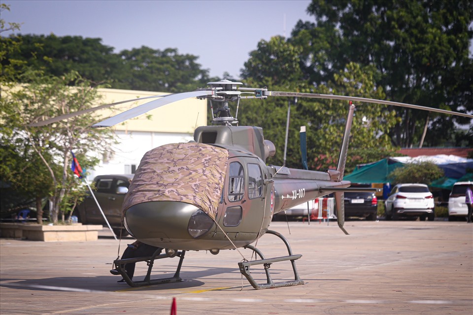 Máy bay trực thăng và lực lượng cảnh sát, an ninh được bố trí sẵn sàng để đảm bảo an toàn trước, trong và sau buổi lễ khai mạc. Ảnh: Thanh Vũ