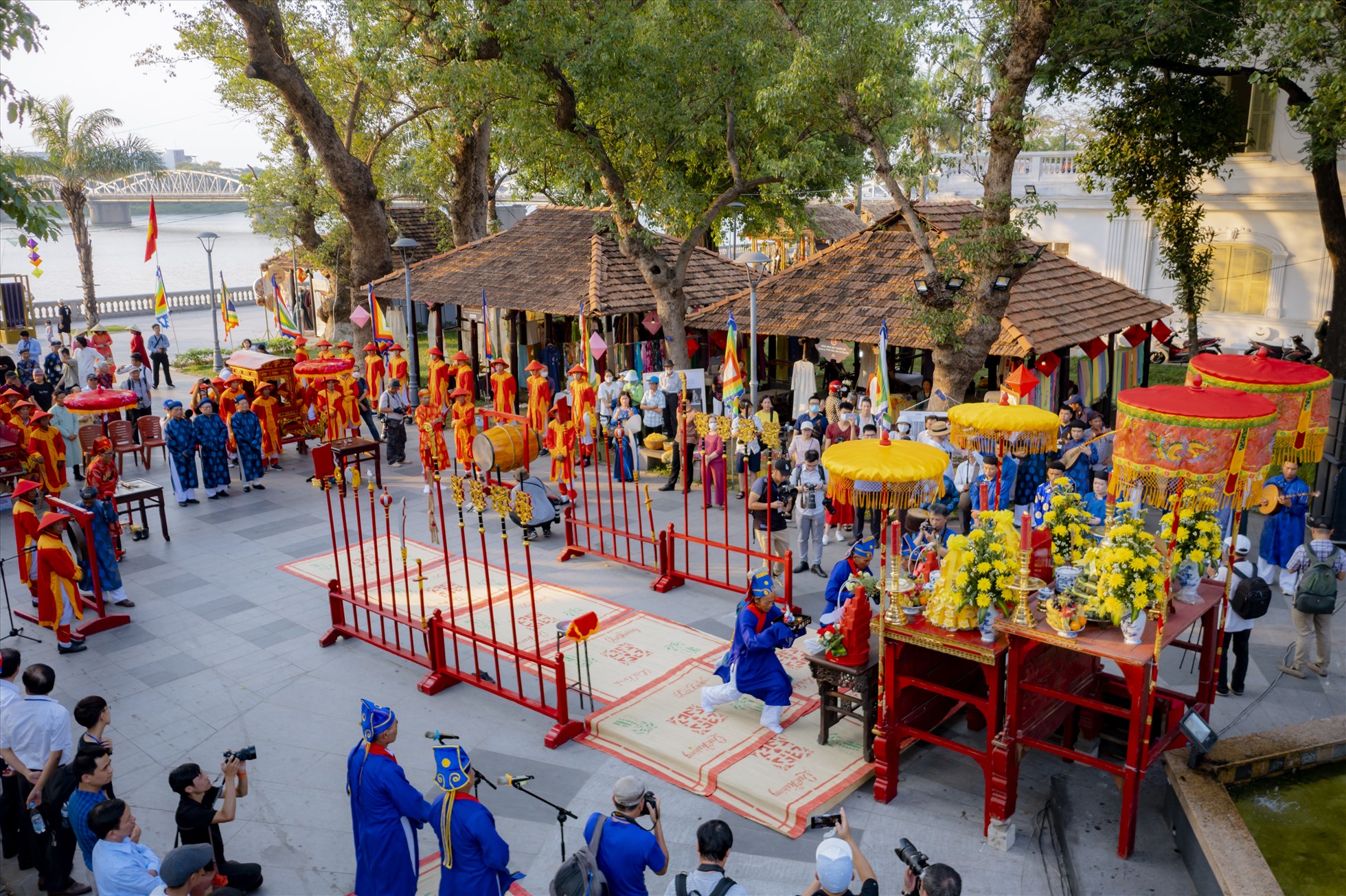Lễ tế tổ Bách nghệ và Lễ rước tôn vinh nghề tại Festival Nghề truyền thống Huế là chương trình cuối cùng trước khi bế mạc Festival Nghề truyền thống Huế năm 2023. Tại đây các làng nghề, nghệ nhân sẽ được tôn vinh với những nghi thức trang trọng.