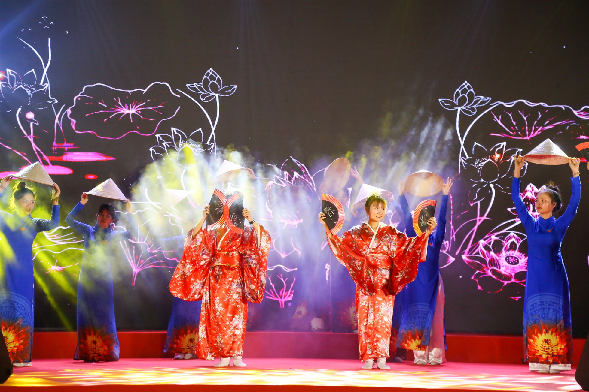 Phần trình diễn của Công đoàn Công ty TNHH Morito Đà Nẵng với thể loại Masup mang tên Tinh hoa Việt – Nhật.