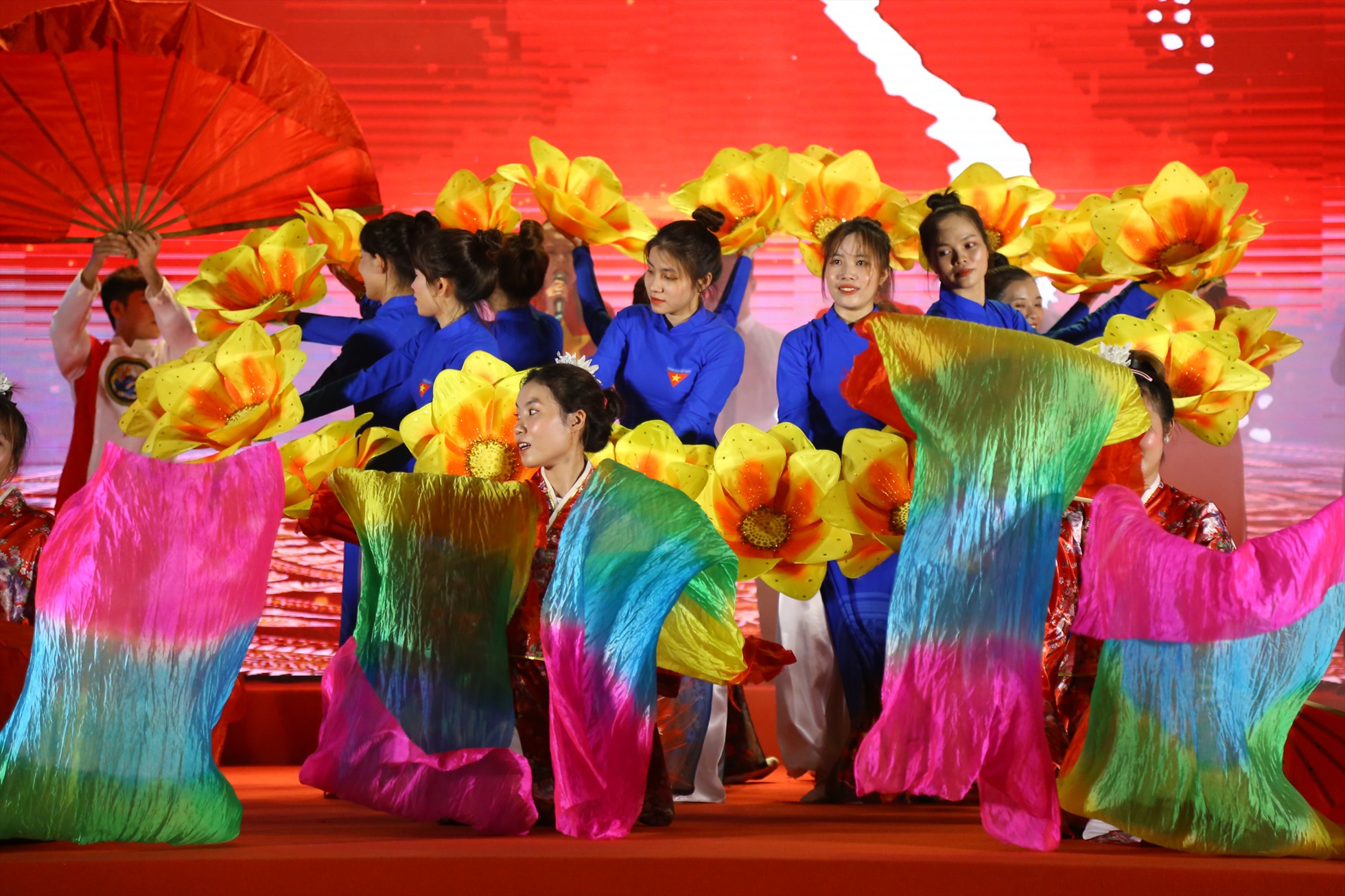 Tiết mục có sự giao lưu giữa văn hóa Việt - Nhật.