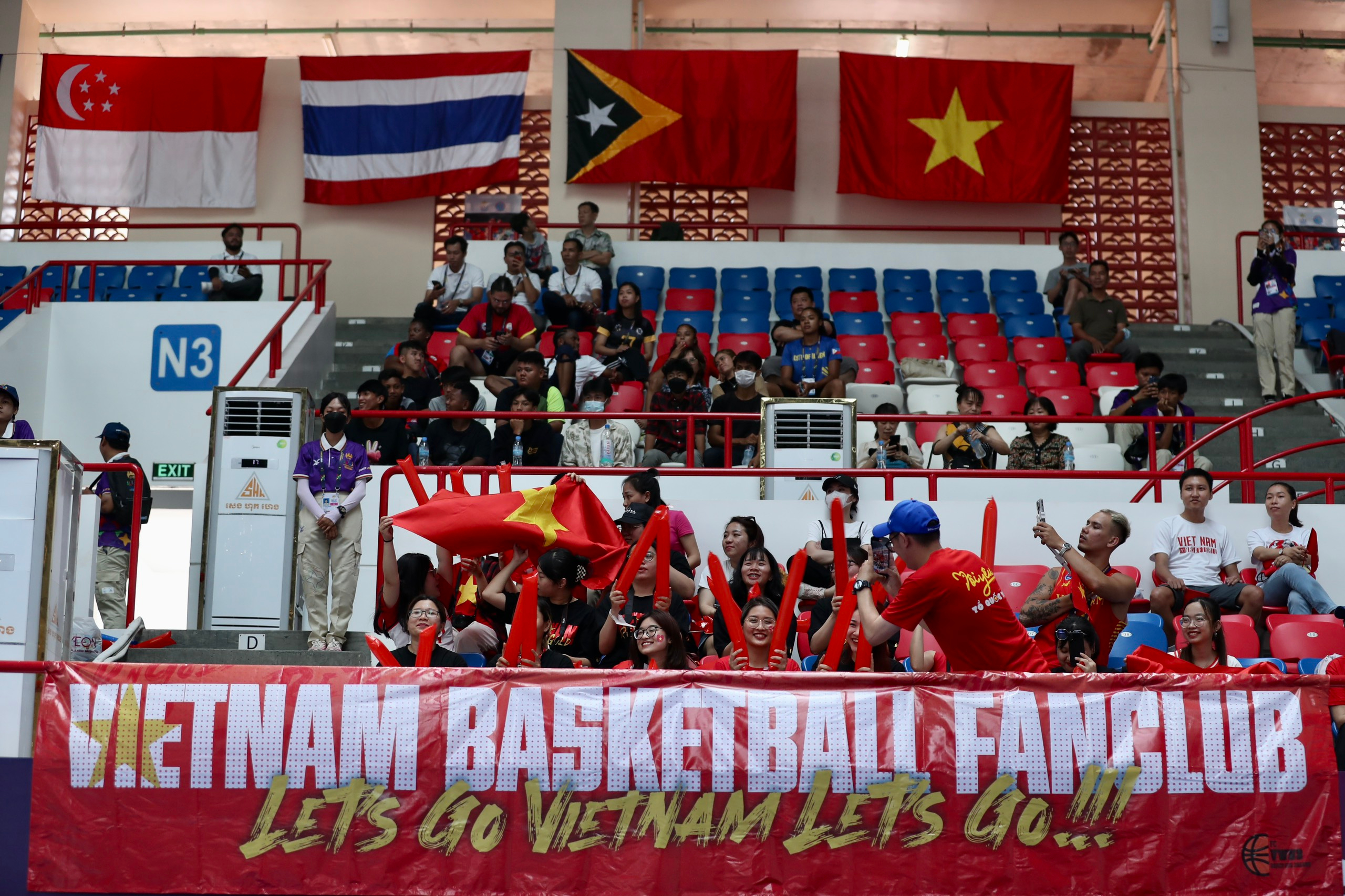 Nữ bóng rổ Việt Nam thắng Philippines ở trận ra quân với tỉ số 21-19. Ảnh: Thanh Vũ