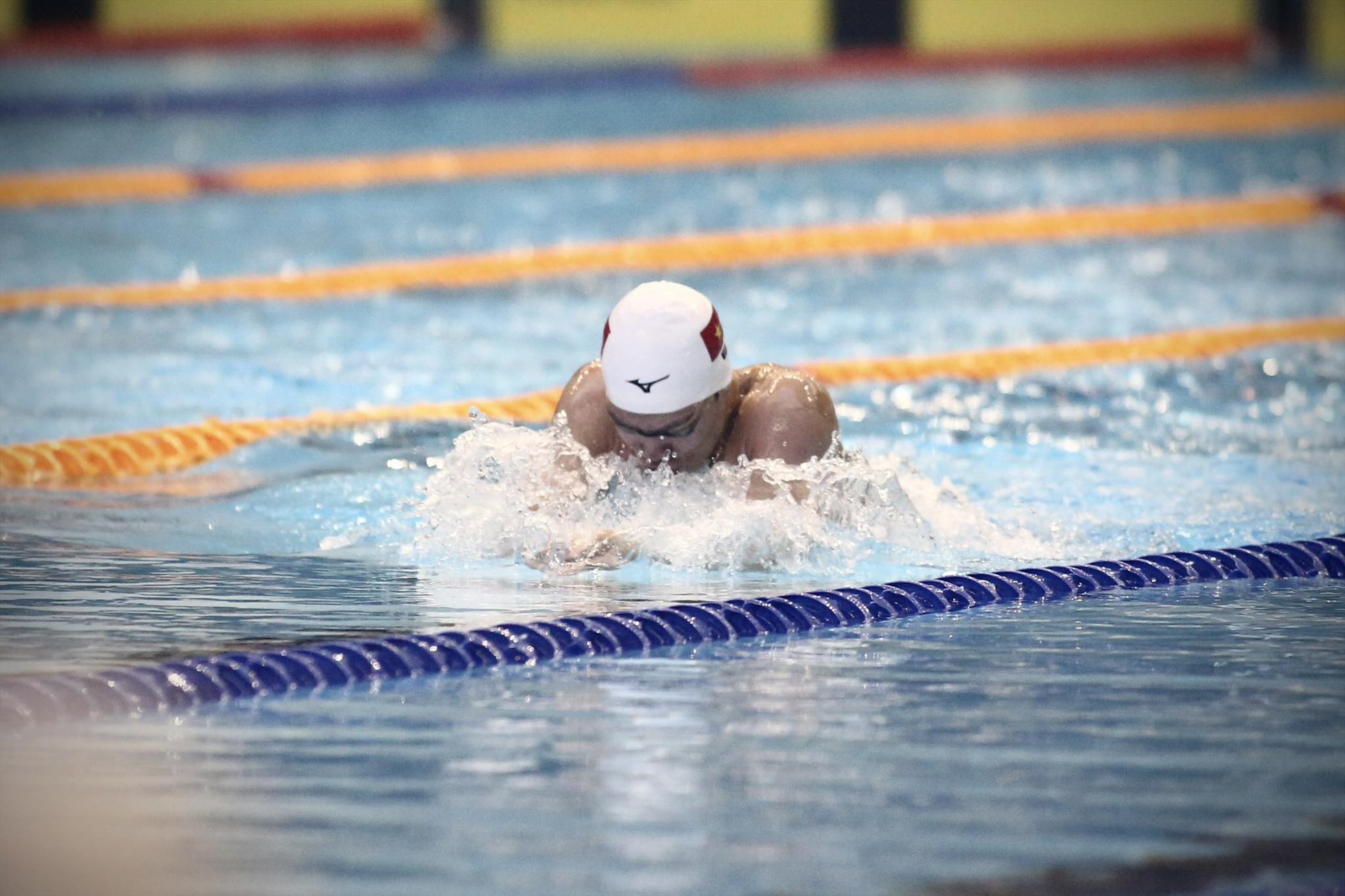 Trần Hưng Nguyên giành huy chương vàng bơi lội 200m.