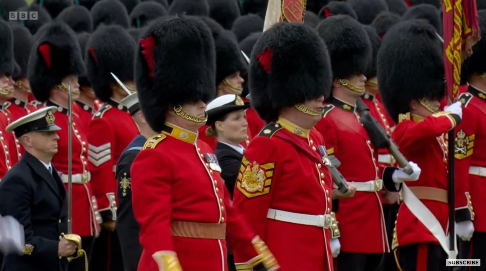 Quân nhân Anh tại Điện Buckingham. Ảnh chụp màn hình