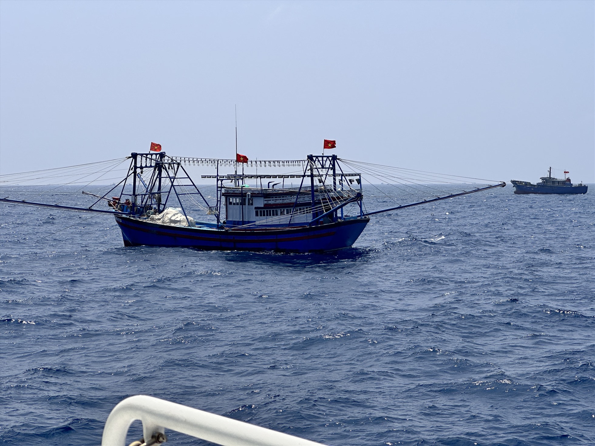Tàu cá hoạt động trên vùng biển Bình Thuận. Ảnh: Duy Tuấn